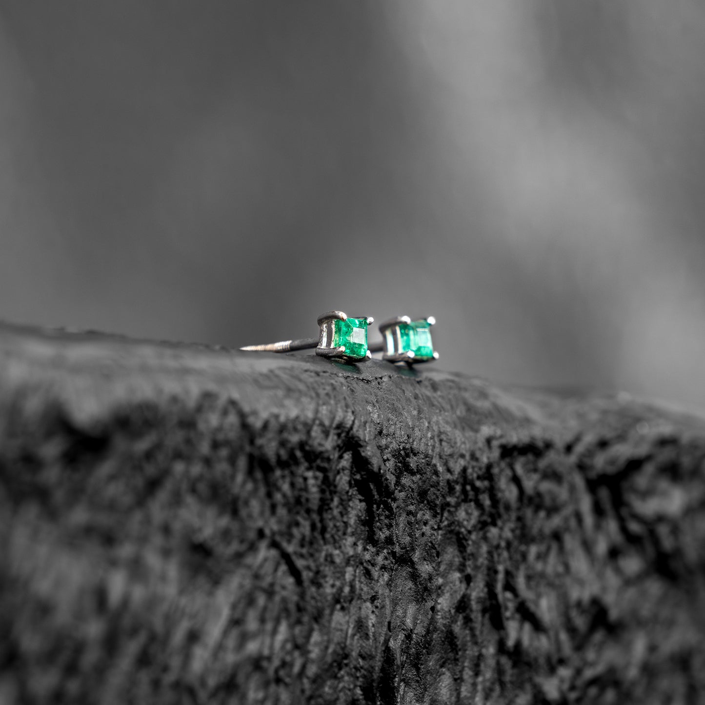 Studs with 0.40ct Colombian Emeralds - 18kt White Gold