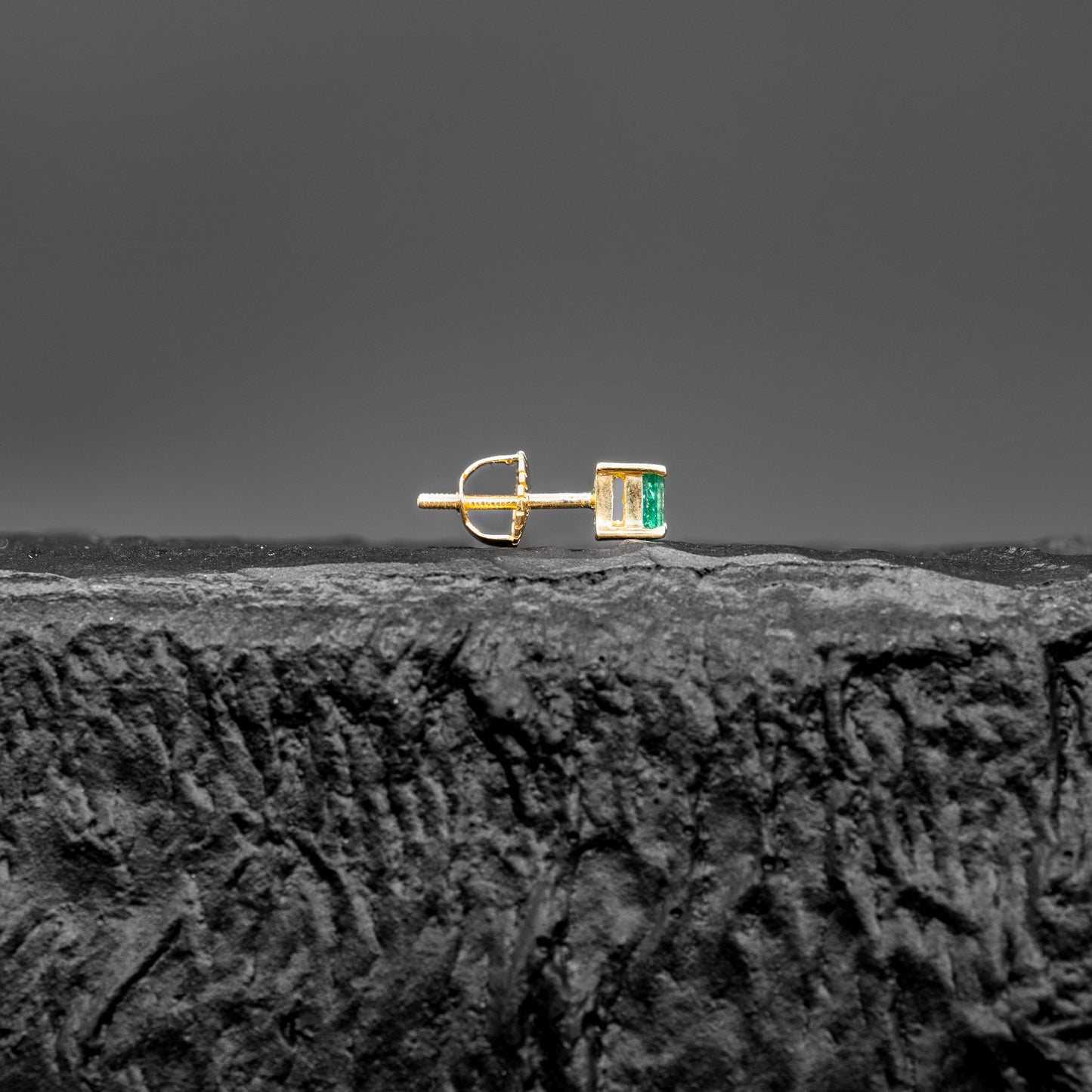 Studs with 0.40ct Colombian Emeralds - 18kt Yellow Gold