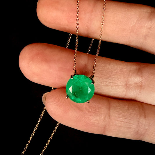 Pendant with 3.37ct Colombian emerald - 18k gold