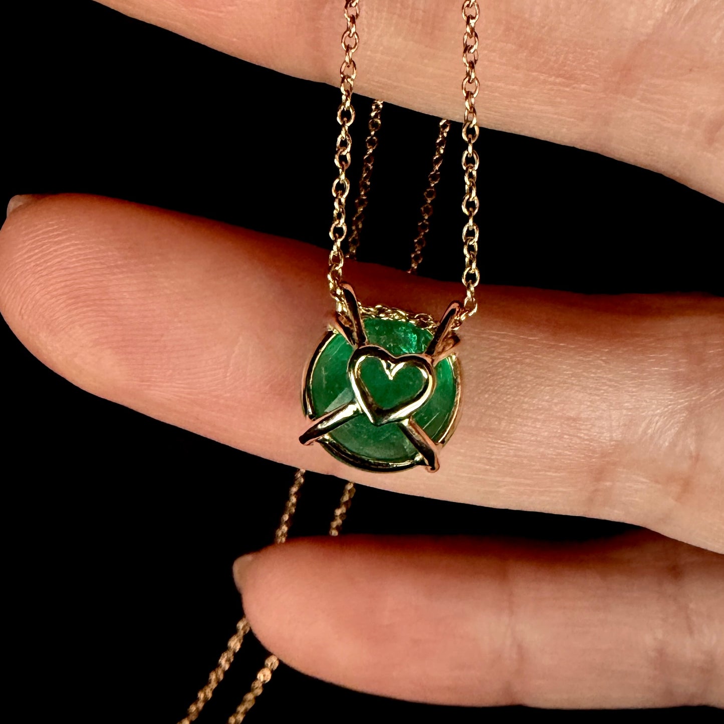 Pendant with 3.37ct Colombian emerald - 18k gold