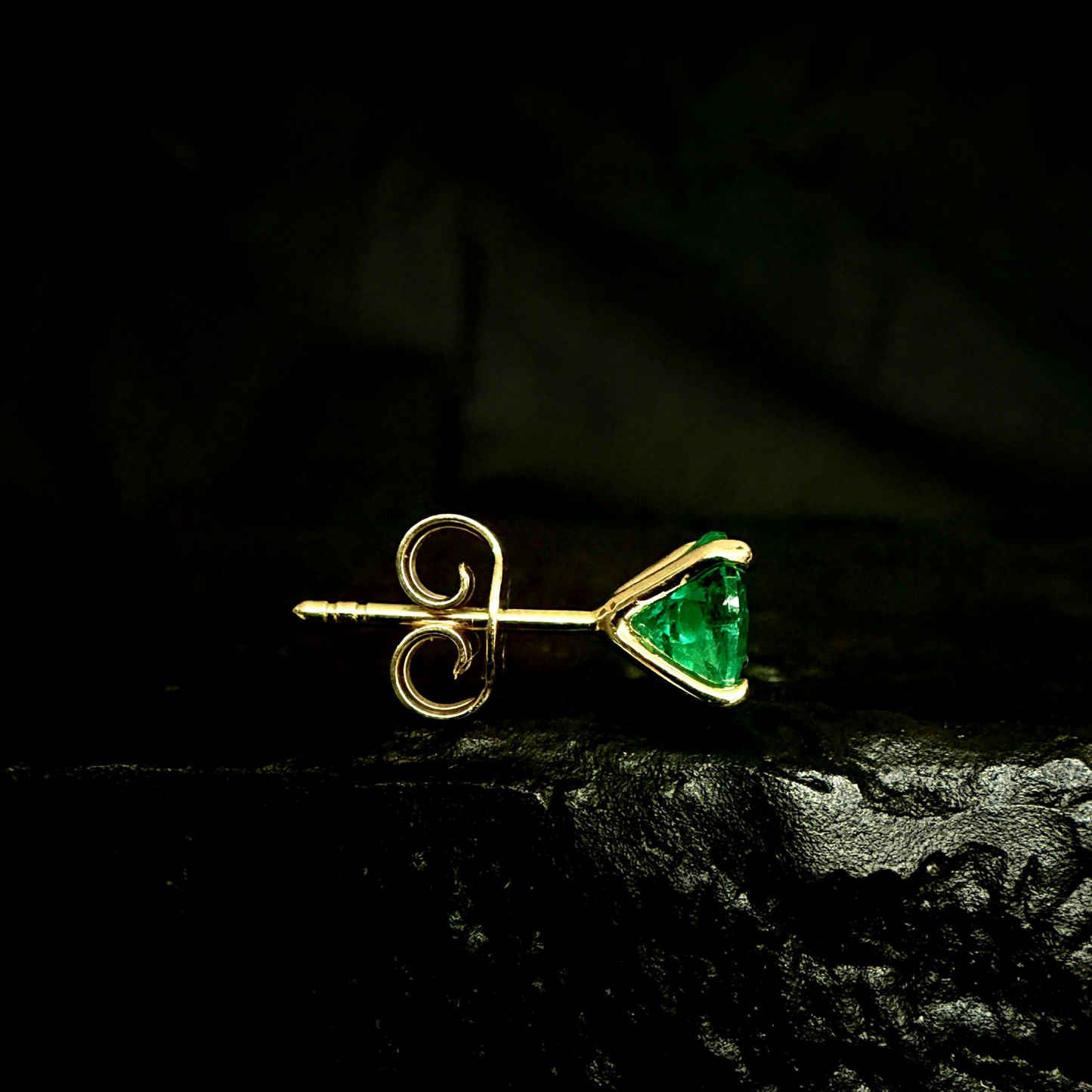 Studs with 1.55ct Colombian Emeralds - 18kt Yellow Gold