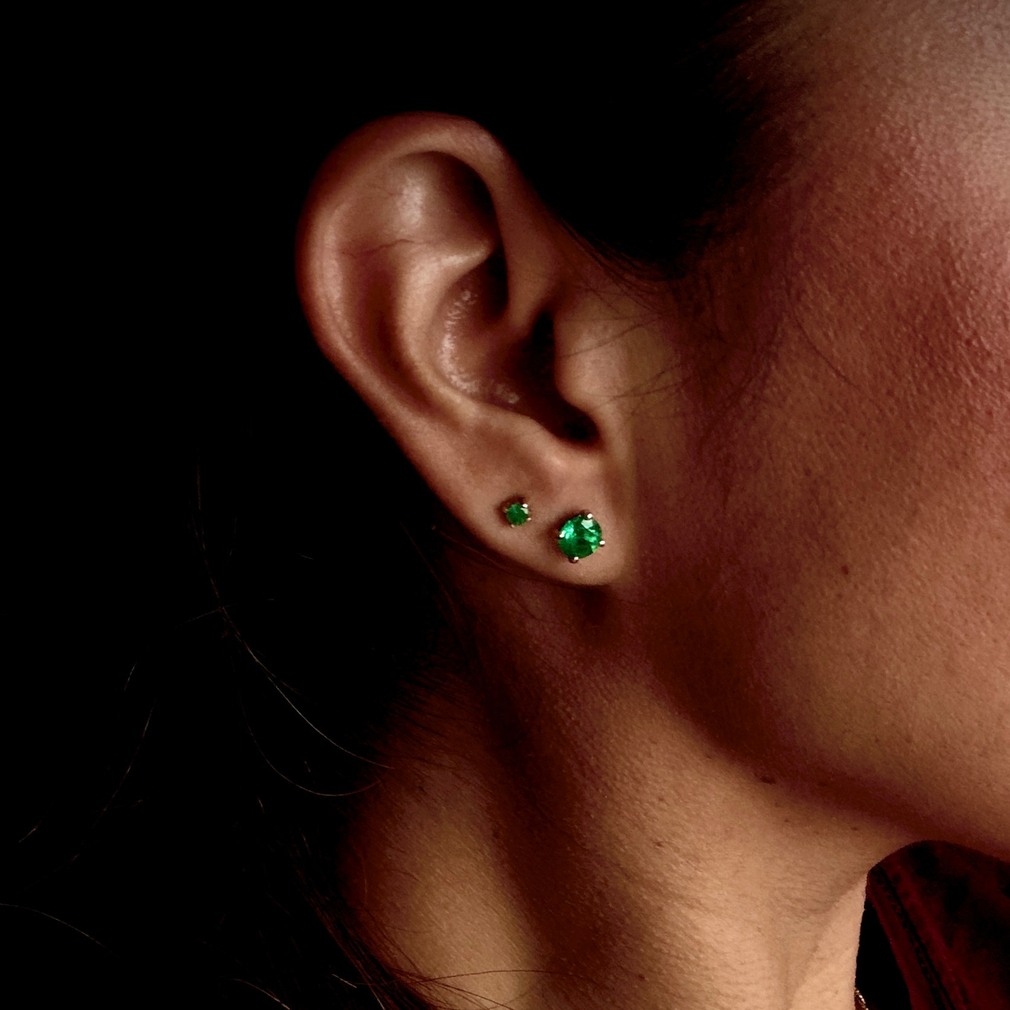 Studs with 1.55ct Colombian Emeralds - 18kt Yellow Gold