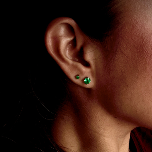 Studs with 1.55ct Colombian Emeralds - 18kt Yellow Gold