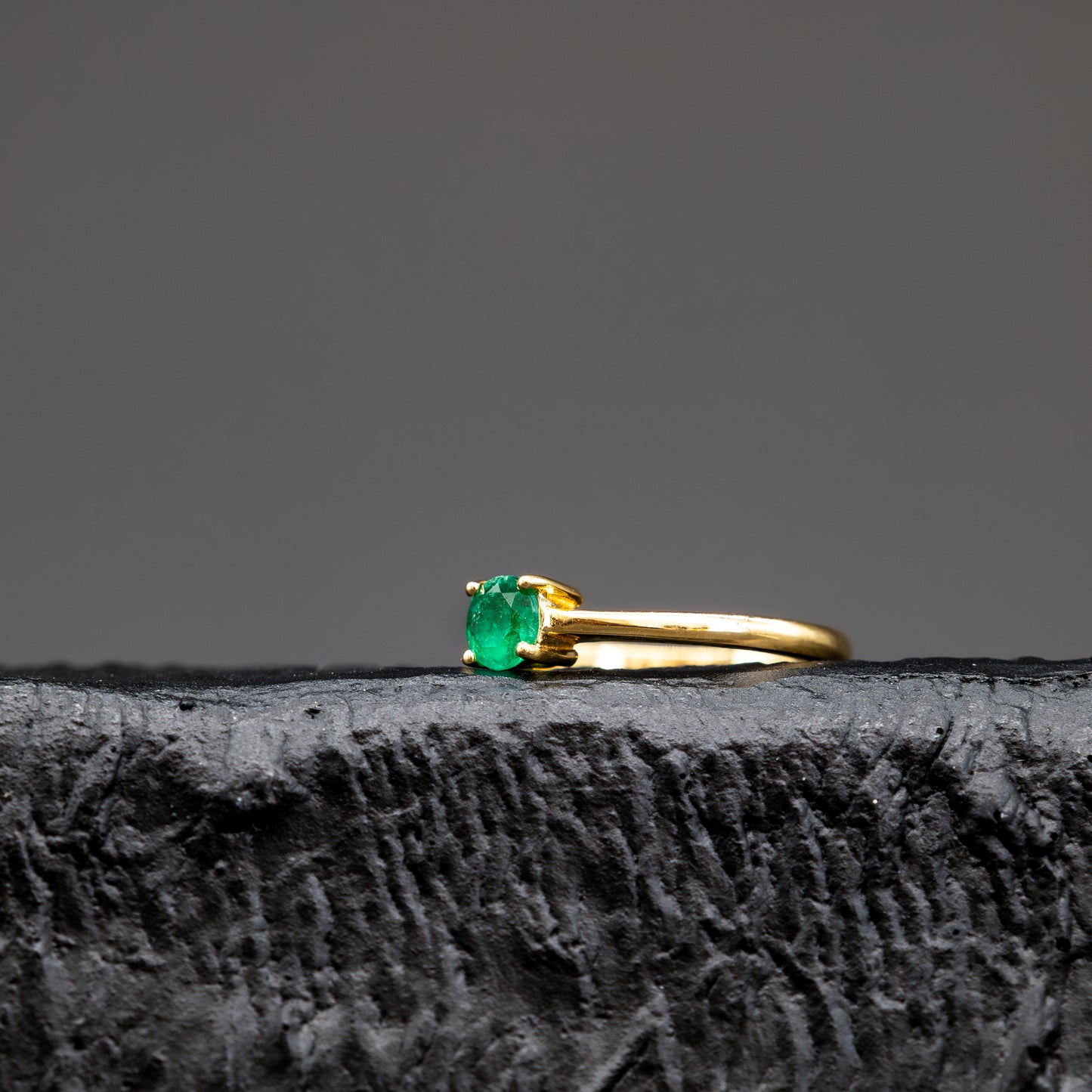 Ring with 0.38ct Colombian Emerald - 18k Yellow Gold