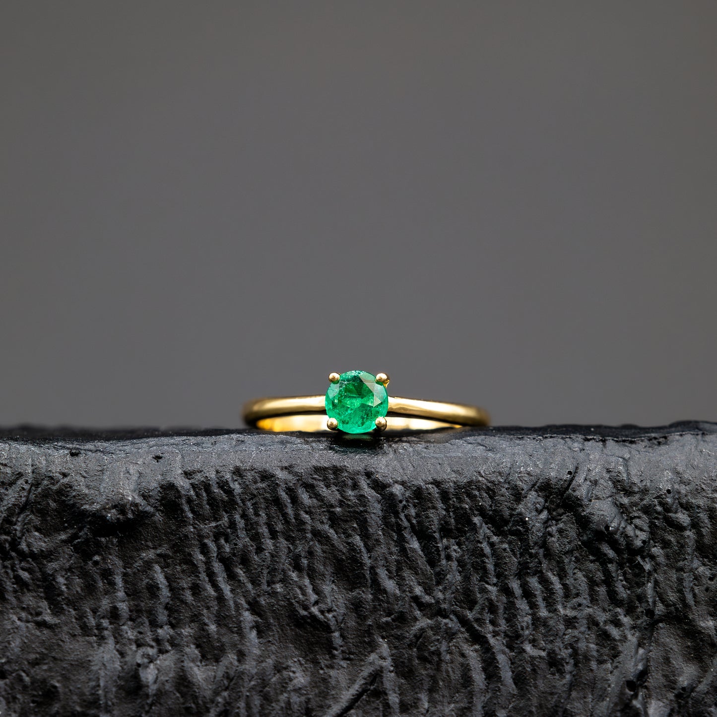 Ring with 0.38ct Colombian Emerald - 18k Yellow Gold