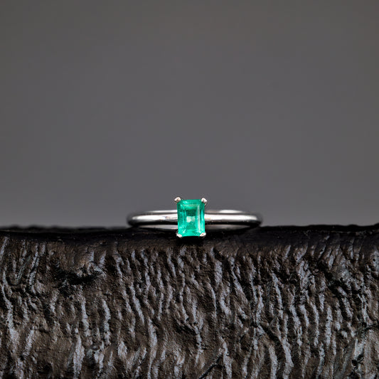 Ring with 0.56ct Colombian Emerald - 18k White Gold