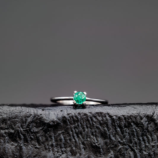 Ring with 0.35ct Colombian Emerald - 18k White Gold