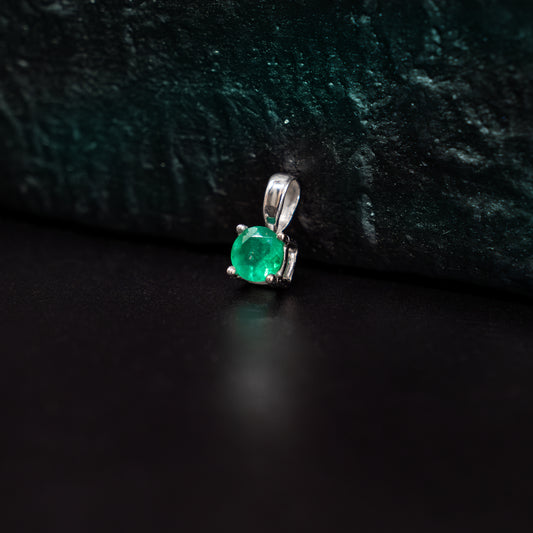 Pendant with 0.45ct Colombian Emerald - 18k White Gold