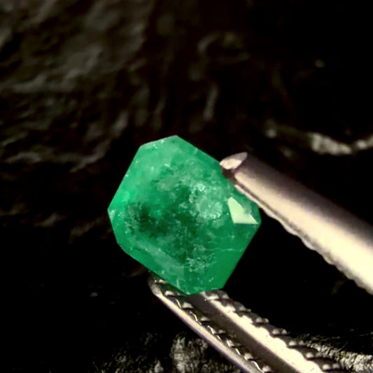0.69 ct Colombian Emerald