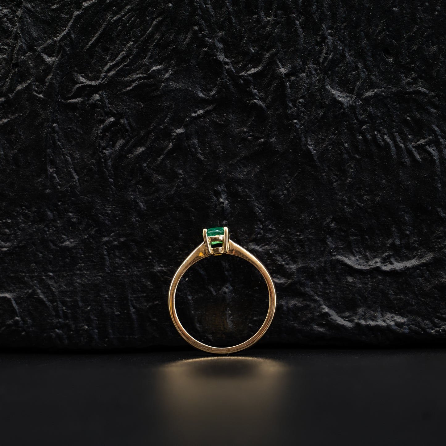 Ring with 0.38ct Colombian Emerald - 18k Yellow Gold